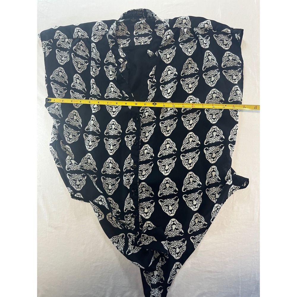 Forever 21 Plus XL Black White Leopard Face Print Tie Front Button Down Blouse - Picture 3 of 7